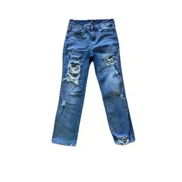Trendy Distressed Medium Wash Straight Leg Jeans with Ripped Details - Picture 3 of 9